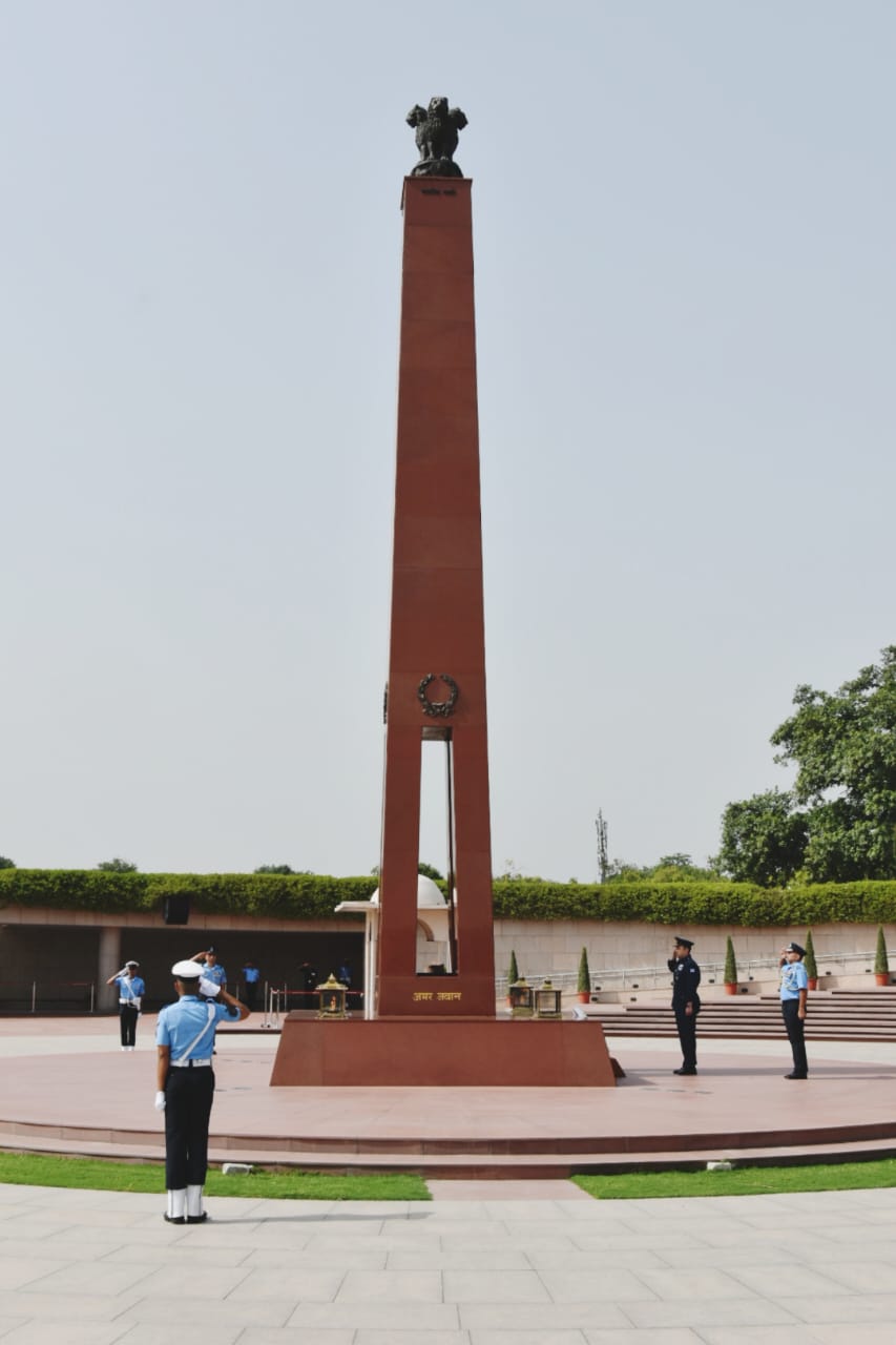 Lt Gen Themistoklis Bourolias Chief of the Hellenic AF General Staff paid homage at NWM on 12 Jun 23