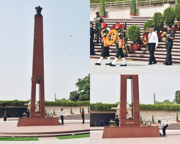 Serving & veteran officers from 16 BIHAR paid homage to Bravehearts at NWM on 15 Jun 23