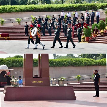 Maj Gen Sandeep Kumar paid homage to Bravehearts of Indian Armed Forces at NWM on 01 Oct 23