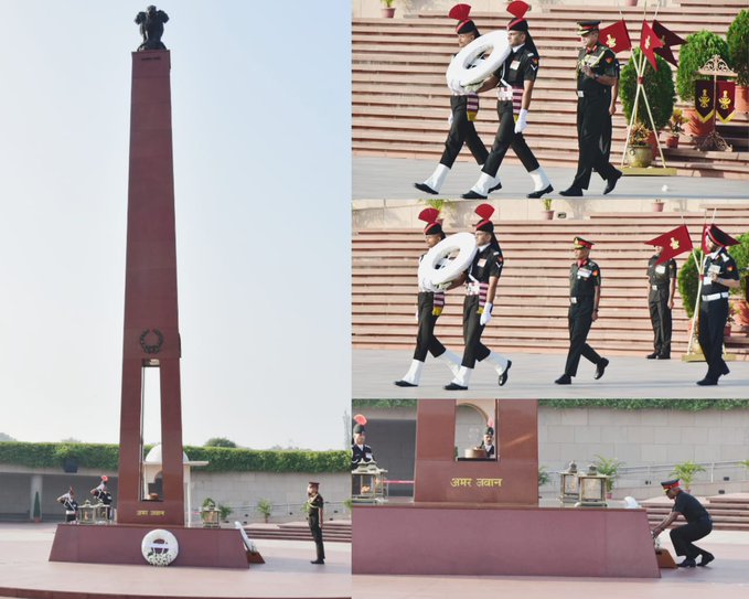 Lt Gen C B Ponnappa, AVSM, VSM, Adj. Gen. and Maj Gen RM Srinivas, paid homage at NWM on 18 Oct 23