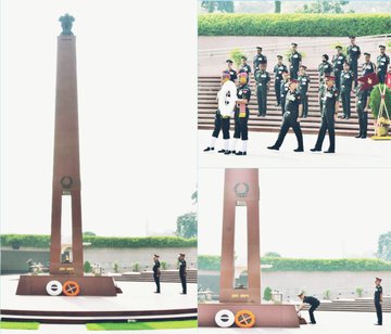 Lt Gen Ajay Kumar Suri, DG & Col Comdt, Army Aviation Corps paid homage at NWM on 01 Nov 23