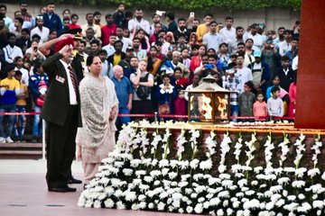 Lt Col & Mrs TP Singh p/o Capt GS Suri, MVC (P), paid homage to Bravehearts at NWM on 19 Nov 23