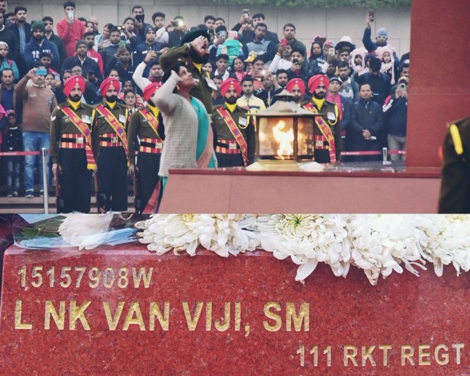 Mrs VS Pauline Nirmala Veer Nari W/o L/Nk VAN Viji, SM, paid homage to Bravehearts at NWM on 27 Dec