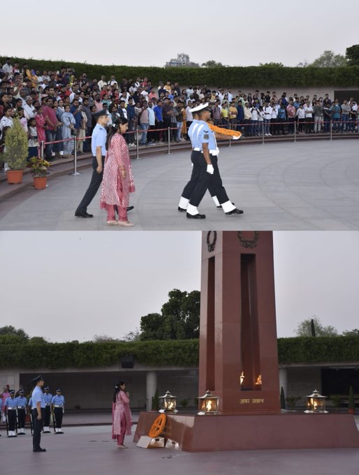 in NOK ceremony Mrs Geeta, w/o Nk Sandeep, Sena Medal, 10PARA SF paid homage at NWM on 07 Apr 24