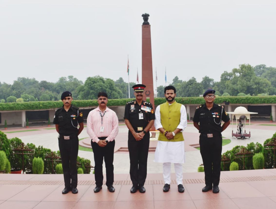On Kargil Vijay Diwas Rajat Jayanti Sh K RM Naidu, UM for CA paid homage at NWM on 26 Jul 24