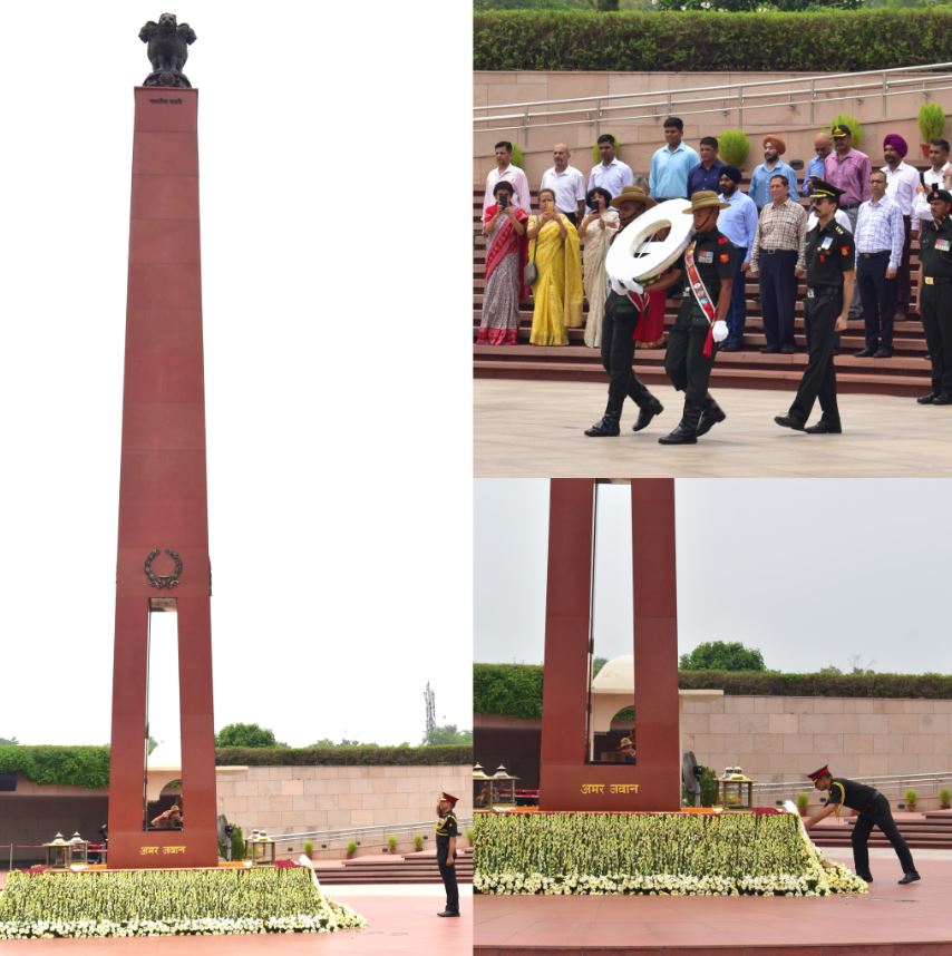 Lt Gen Vikas Rohilla, Lt Gen SS Hasabnis (Retd) paid homage to at NWM on 27 Jul 24