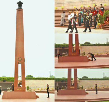 Lt Gen UV Talur, AVSM, VSM, Comdt Army AD College, Sr CCC, Army AD, paid homage at NWM on 24 Aug 24