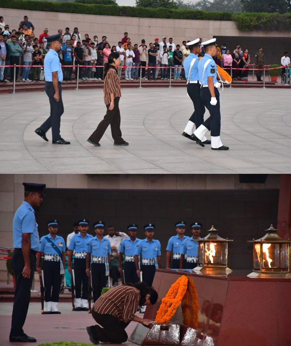 In NOK Miss Ganga & Jamuna Shrestha, D/o Rfn D B Shrestha, 5/3 GR, paid homage at NWM on 25 Oct 25