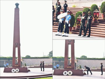 82nd Int Corps Raising Day Maj Gen Gopal Verma, VSM**, ADG MI (B), paid homage at NWM on 01 Nov 24