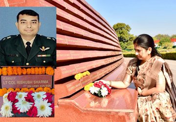 On balidan divas of Lt Col Rishubh Sharma, his wife Mrs Radha Sharma paid homage at NWM on 25 Jan 25