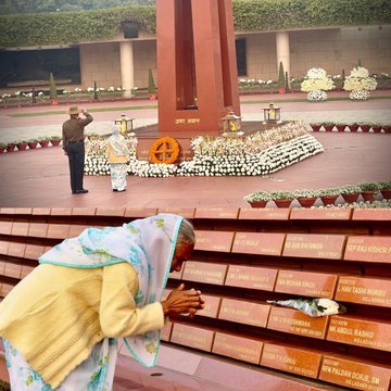In a solemn NOK ceremony Mrs Maya Kushwaha w/o L Nk UN Kushwaha paid homage at NWM on 27 Jan 25