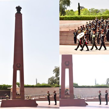 Lt Gen Mukesh Chadha, AVSM, SM, VSM, paid homage to Bravehearts at NWM on 01 Apr 25