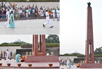 In a solemn NOK ceremony Mrs Bija Marandi w/o LNk Bikram Tudu, SM, paid homage at NWM on 19 May 25