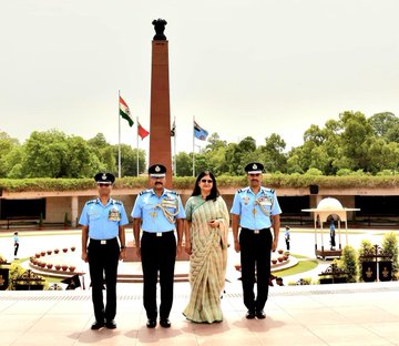 Air Marshal George Thomas, AVSM, VM, paid homage to Bravehearts at NWM on 01 Jun 25