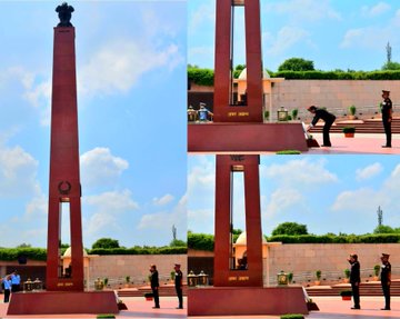 Gen Deepak Kapoor, PVSM, AVSM, SM, VSM (Retd), paid homage at NWM on 08 Sep 25