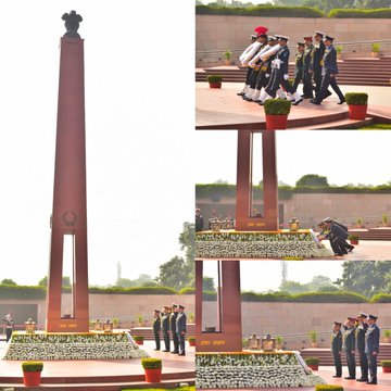 On Navy Day Gen Anil Chauhan, CDS, VCOAS, CNS, & VCAS paid homage to Bravehearts at NWM on 04 Dec 25