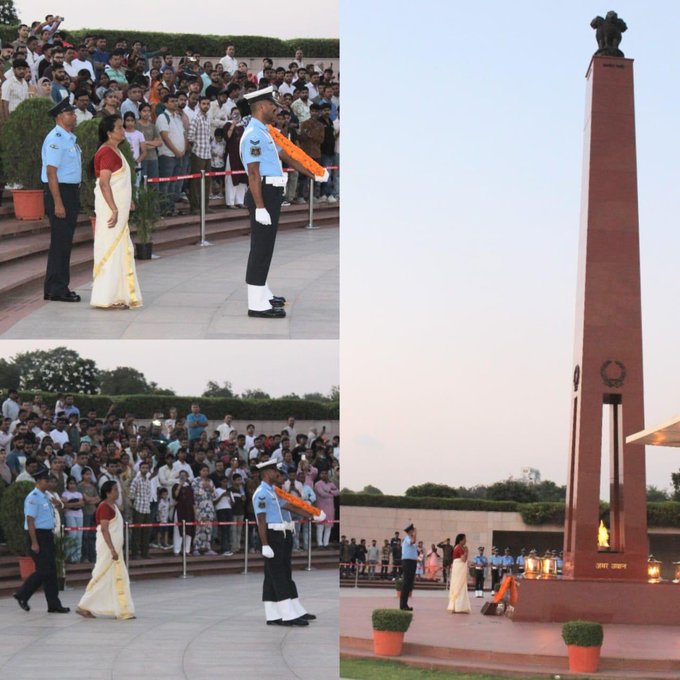In a solemn Next-of-Kin Radha Mani M/o Spr Sujith Babu V, SC, paid homage at NWM on 28 Sep 25