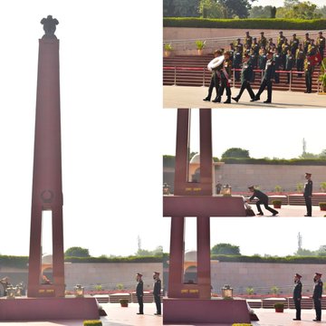 Maj Gen SS Balaje, Offg DG RVC, on behalf of fraternity Corps, paid homage at NWM on 10 Dec 25