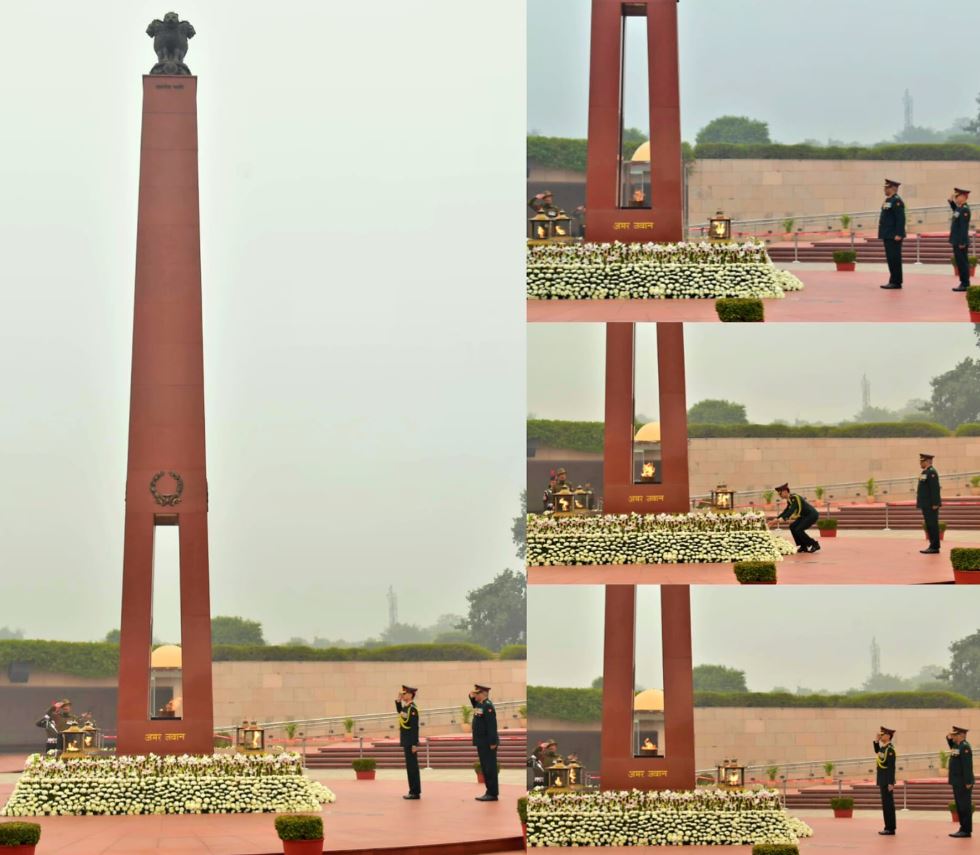  Lt Gen VPS Kaushik, UYSM, YSM, SM, AG & CC, & Maj Gen S Kumar, VSM, paid homage at NWM on 21 Dec 25
