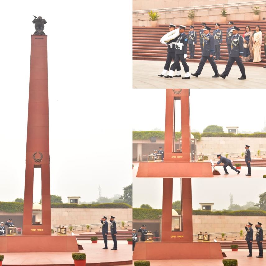 Air Mshl N Tiwari, SYSM, PVSM, AVSM, VM, VCAS, paid homage to Bravehearts at NWM on 31 Dec 25