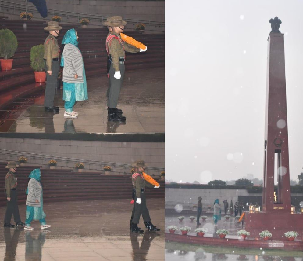 In a solemn NOK ceremony Mrs Nirmla Kumari, w/o Hav Jit Singh, paid homage at NWM on 23 Jan 26