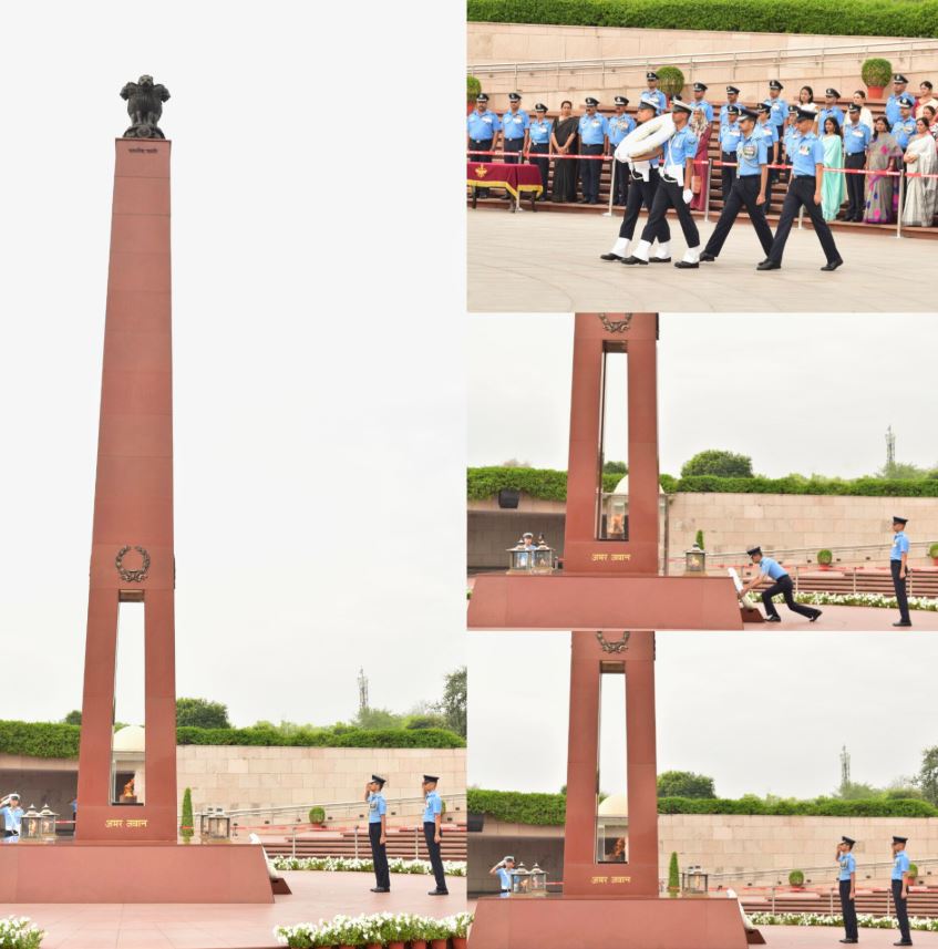 On behalf of retiring officers Air Cmde Neeraj Sharma, AOC, 1 AFSB, paid homage at NWM on 19 Mar 26