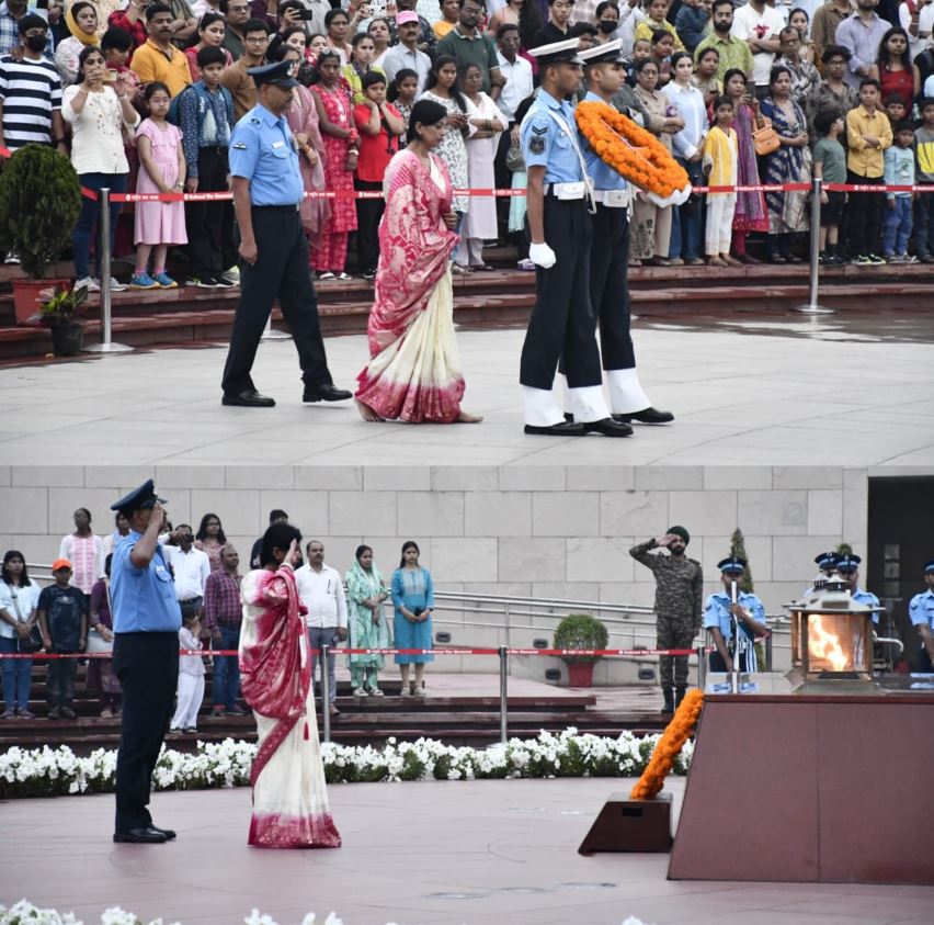 In a solemn NOK ceremony Mrs Soni Devi w/o Sep Sailesh Kumar Singh, paid homage at NWM on 19 Mar 26