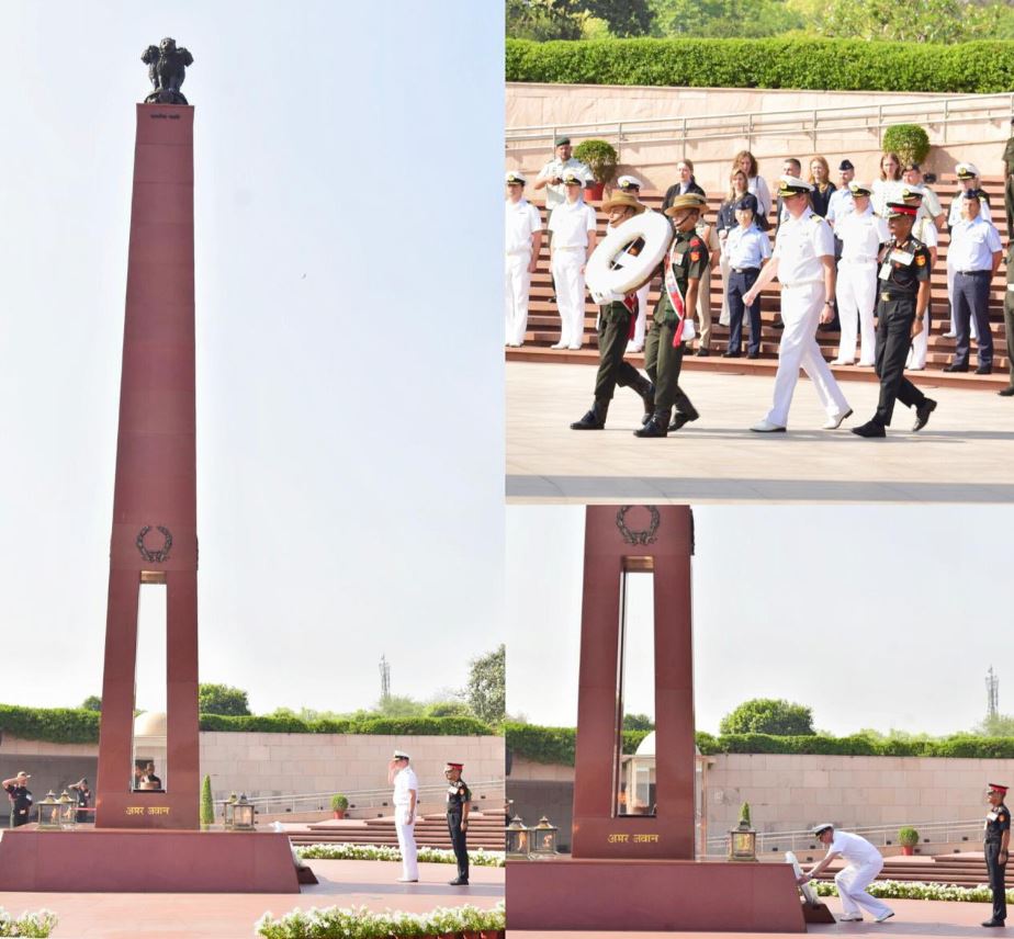 Commodore Wolter Sillevis Smitt, Dir of DMS & IC Min of Def paid homage at NWM on 25 Mar 26