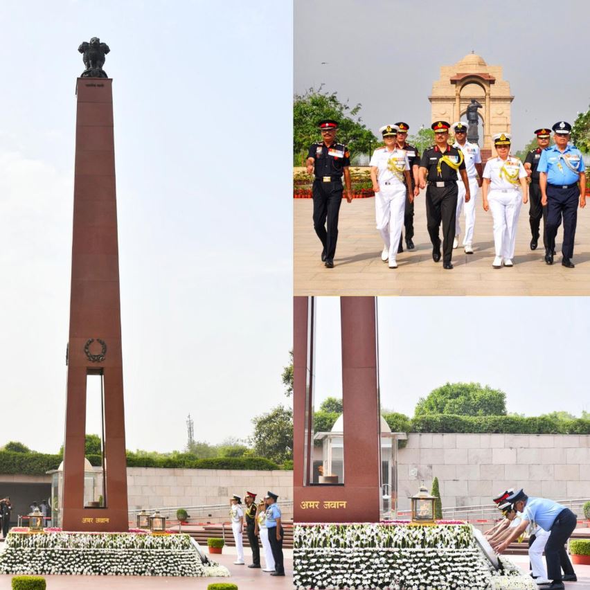V A Aarti Sarin, DG AFMS & Service DGsMS, on behalf of the AMC, paid homage at NWM on 03 Apr 26