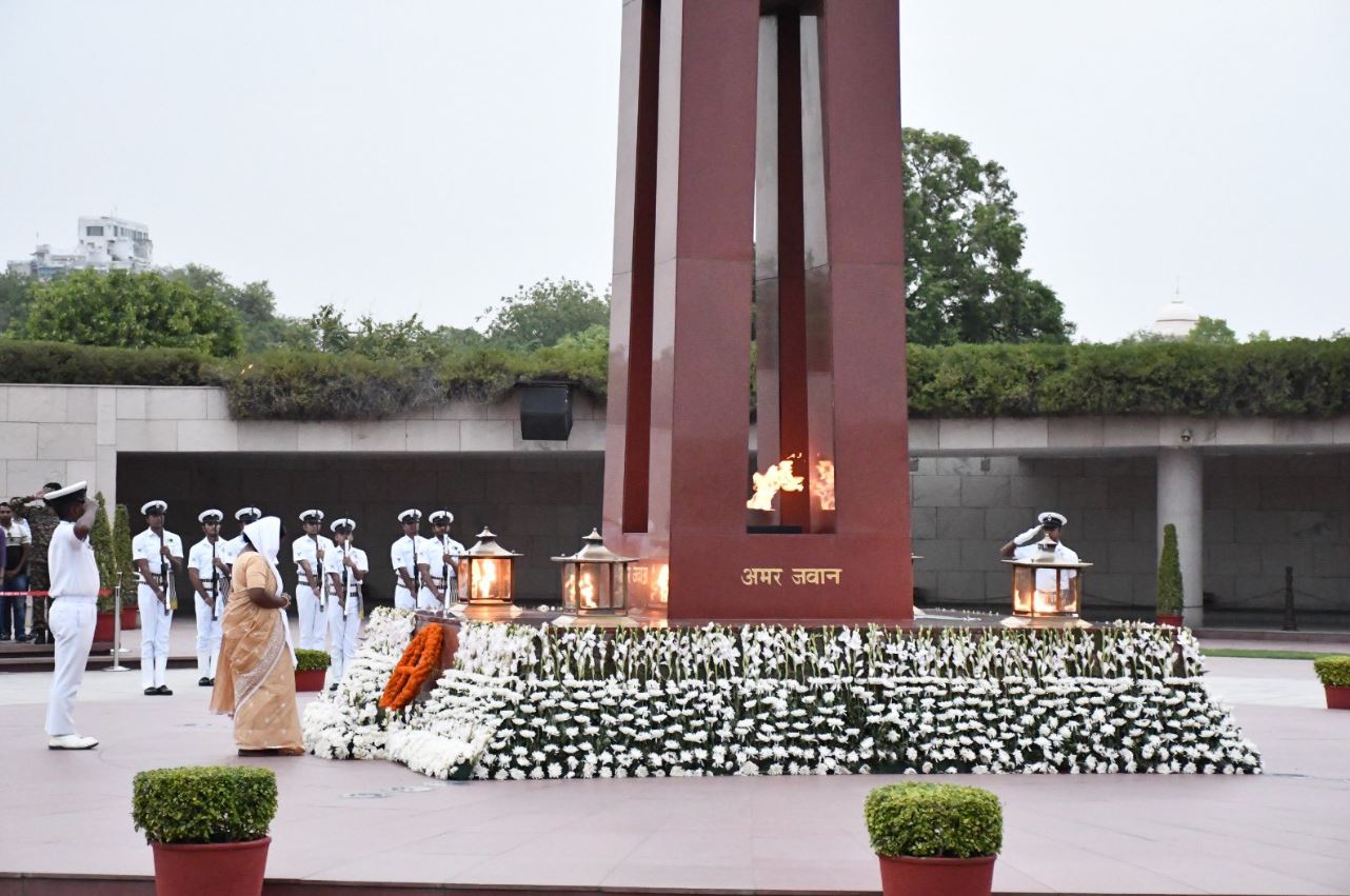 In NOK ceremony Mrs Ema Sangita Oraon w/o Rfn Jaiprakash Oraon, SC, paid homage at NWM on 03Apr 26