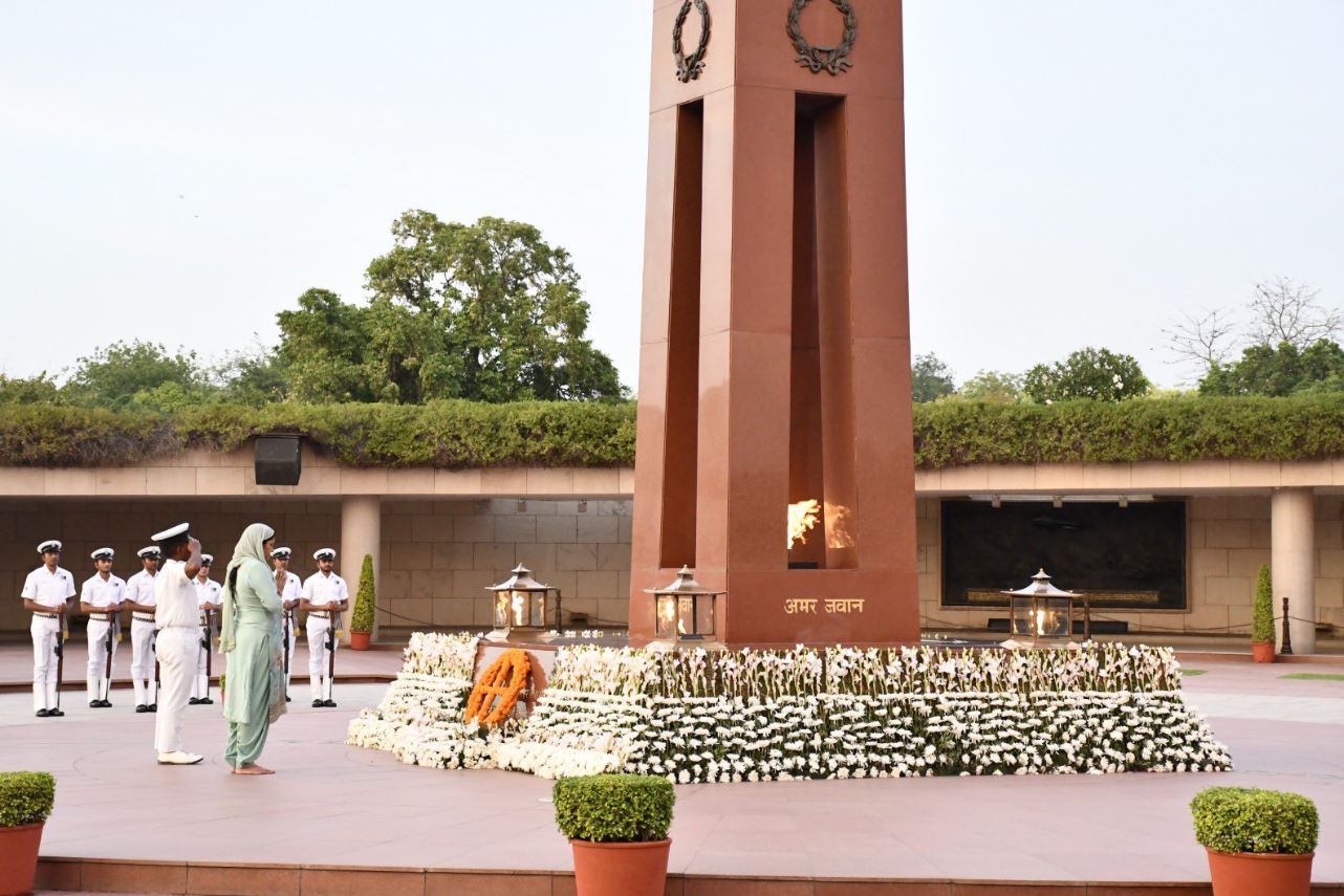 In solemn NOK ceremony Mrs Mrs Naresh Kumari, d/o SDM Gurmej Singh, paid homage at NWM on 04 Apr 26
