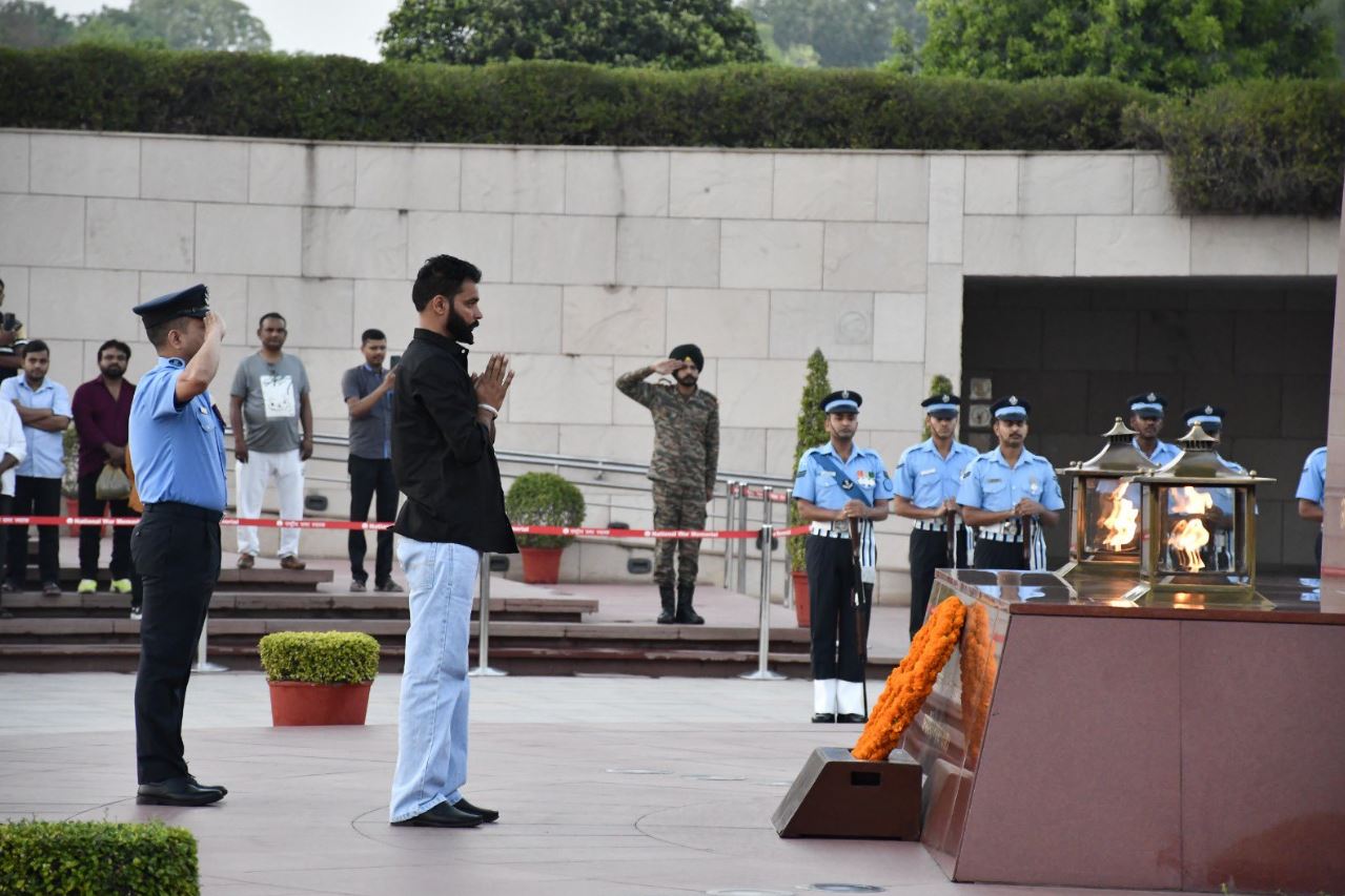 In a solemn NOK ceremony Mr Kuldeep Singh b/o Sep Veerpal Singh, paid homage at NWM on 07 Apr 26