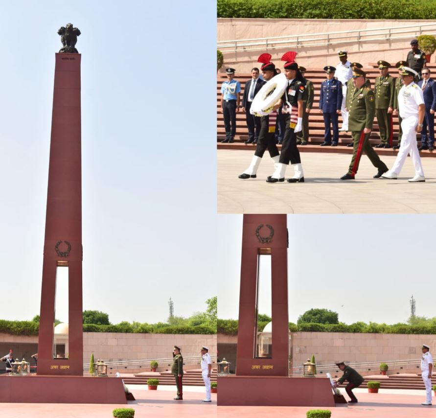 Lt Gen Edvard Asryan, CO General Staff of the Republic of Armenia, paid homage at NWM on 27 Apr 26