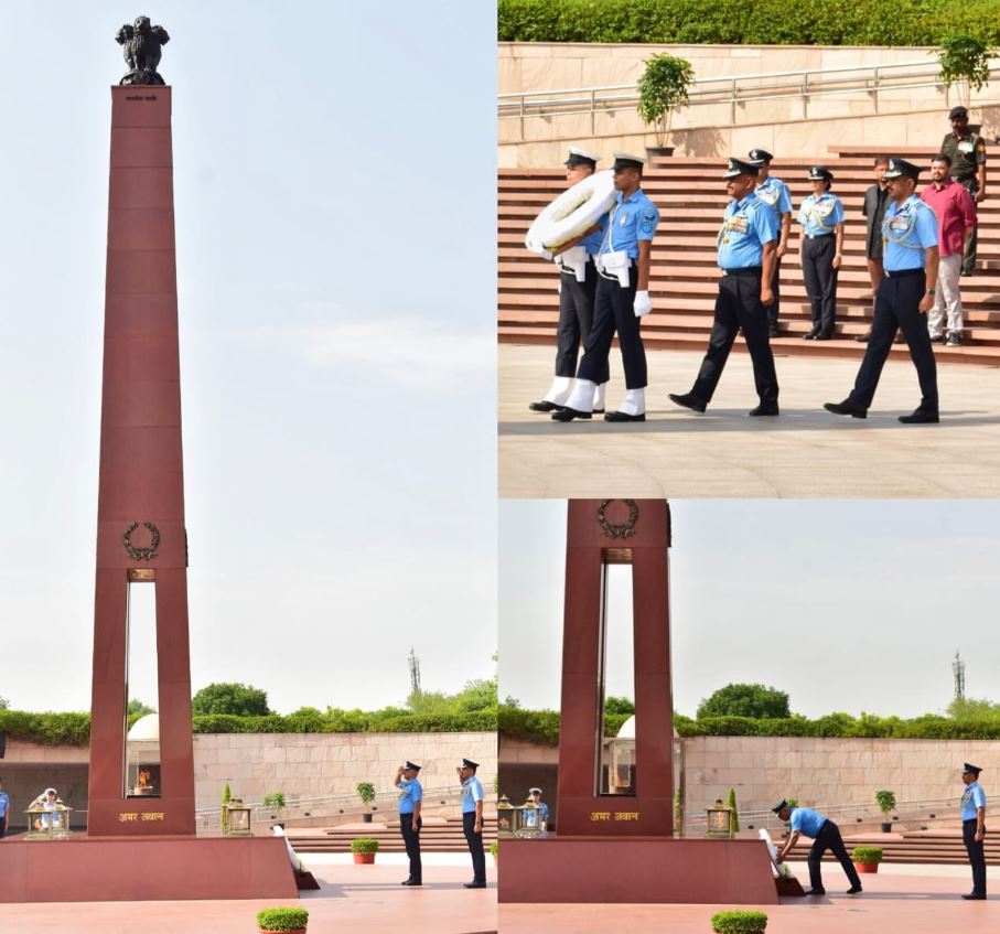 Air Mshl Jeetendra Mishra, SYSM, AVSM, VSM, AOC-in-C WAC, paid homage at NWM on 30 Apr 26