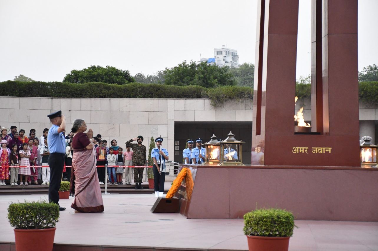 In a solemn Next-of-Kin ceremony Mrs Ponnamma P w/o LS B Sasidharan, paid homage at NWM on 01 May 26