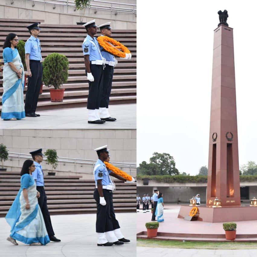 In NOK ceremony Sqn Ldr G Tejaswini (Retd) w/o Wg Cdr Vikas Upadhyay paid homage at NWM on 02 May 26