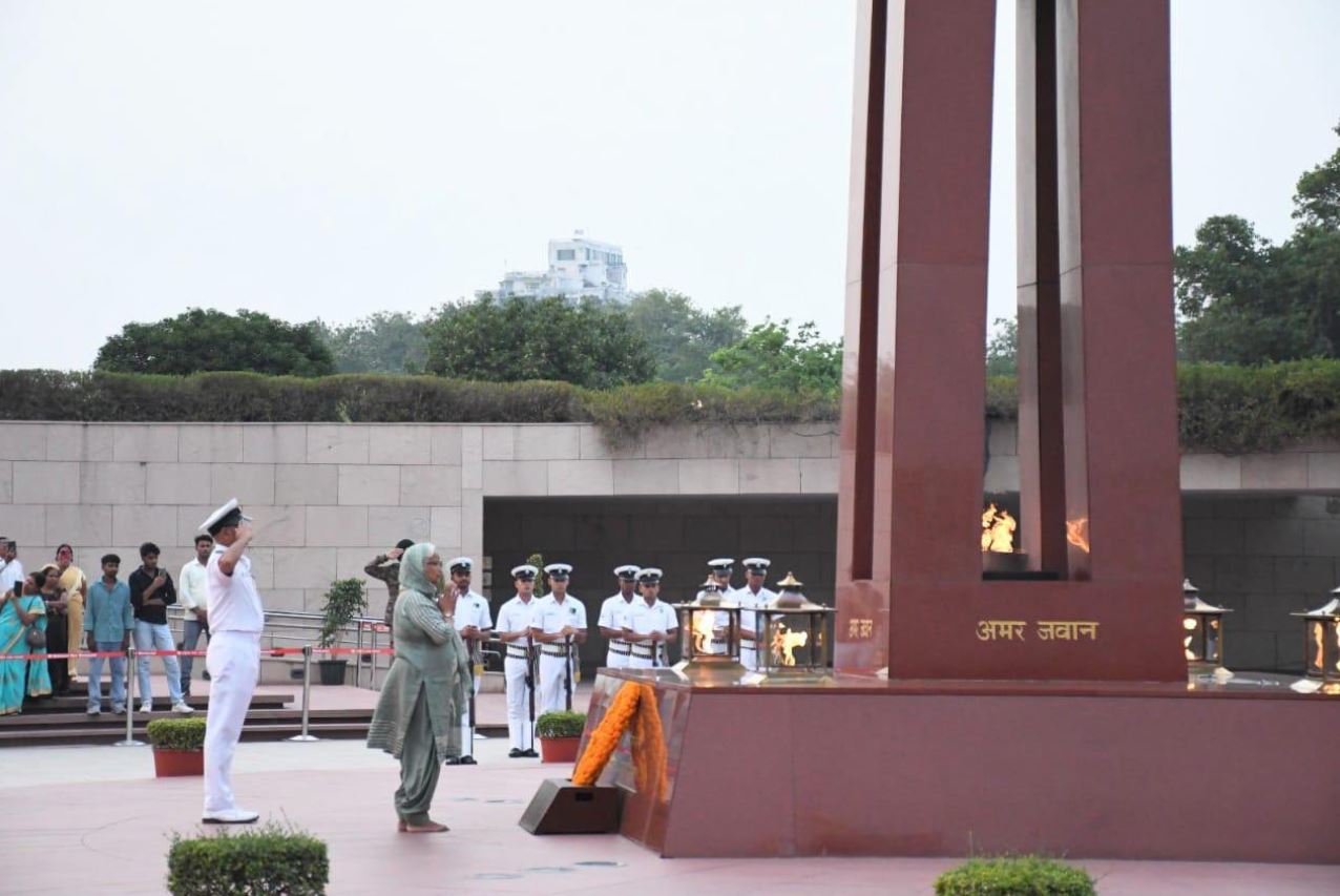 In a solemn NOK ceremony Mrs Saroj Devi w/o LNk Ramesh Chander, paid homage at NWM on 12 May 26
