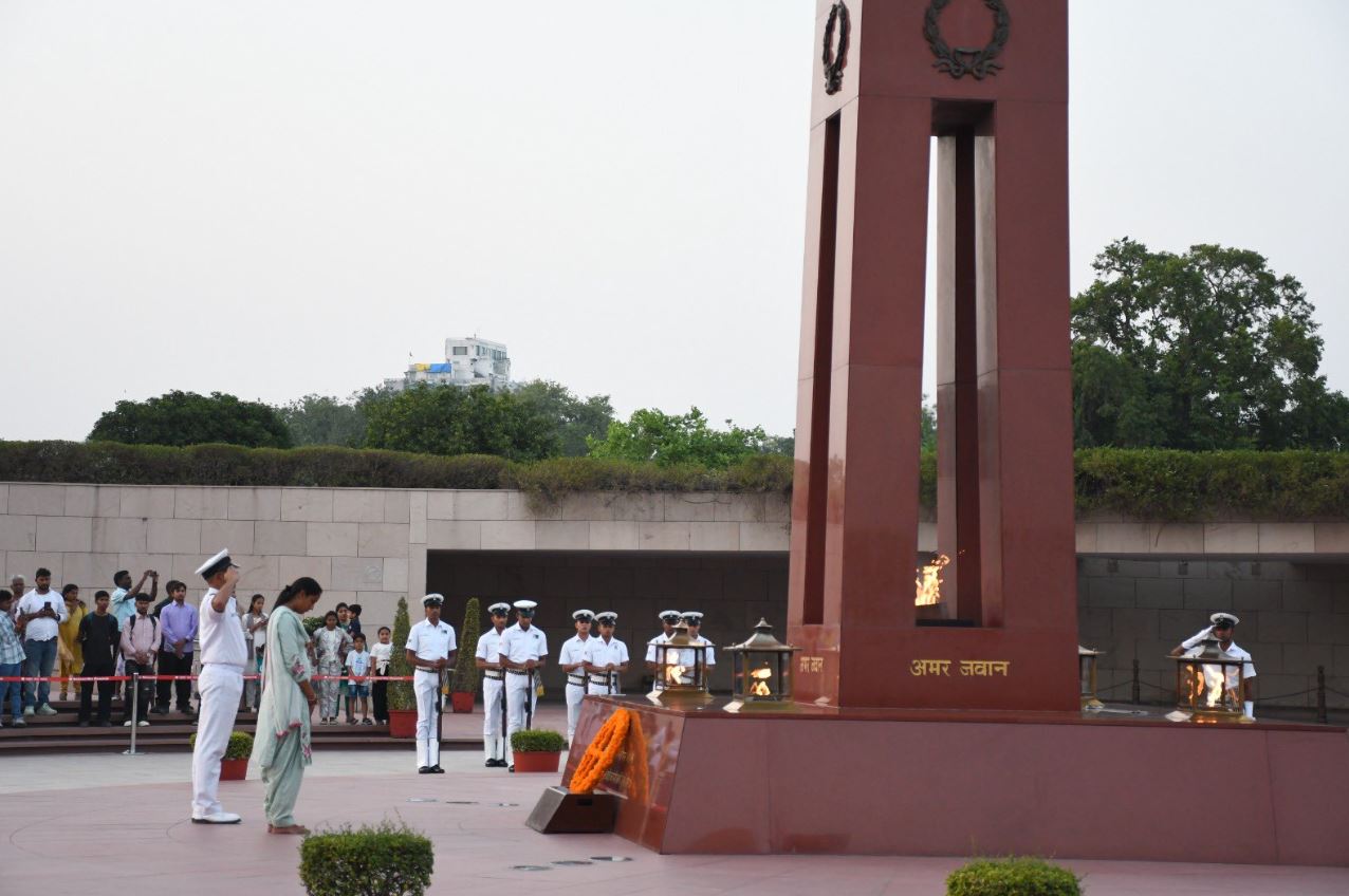 In a solemn NOK ceremony Mrs Daljeet Kaur w/o Sep Harkrishan Singh, paid homage at NWM on 15 May 26