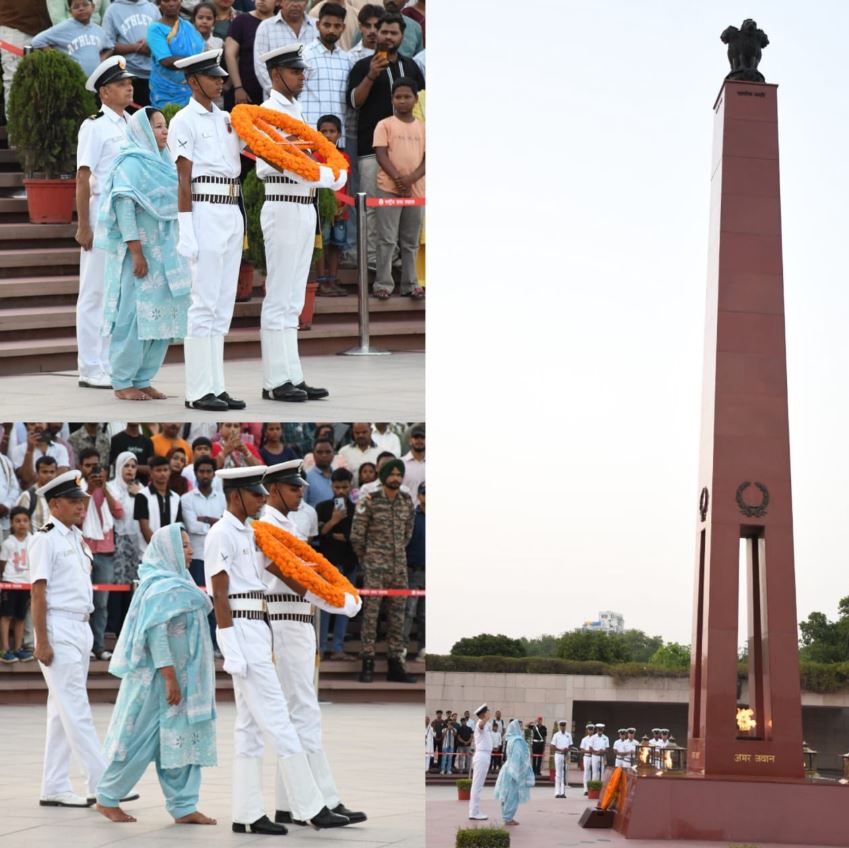 In solemn NOK ceremony Mrs Kamalesh Kumari w/o Nk Rashpal Singh, SM, paid homage at NWM on 16 May 26