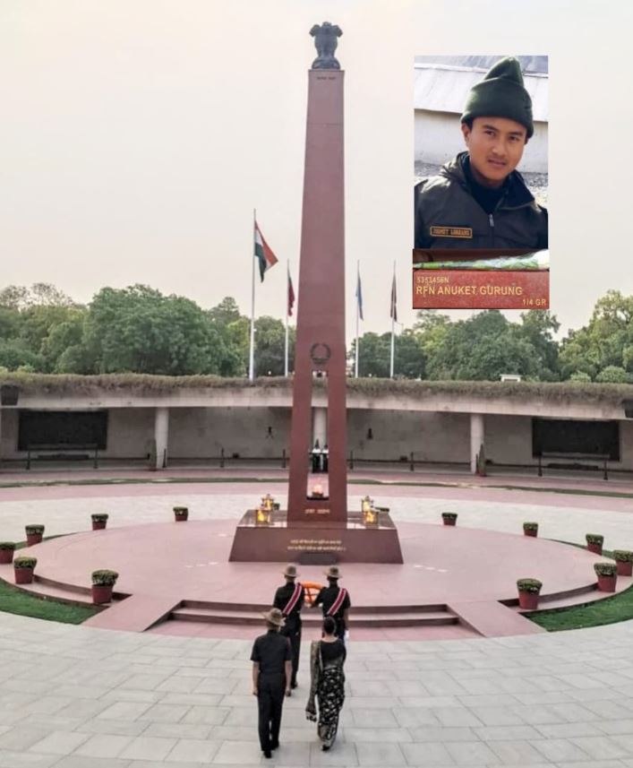 In a solemn NOK ceremony Mrs Renu Gurung w/o Rfn Anuket Gurung, paid homage at NWM on 25 May 26