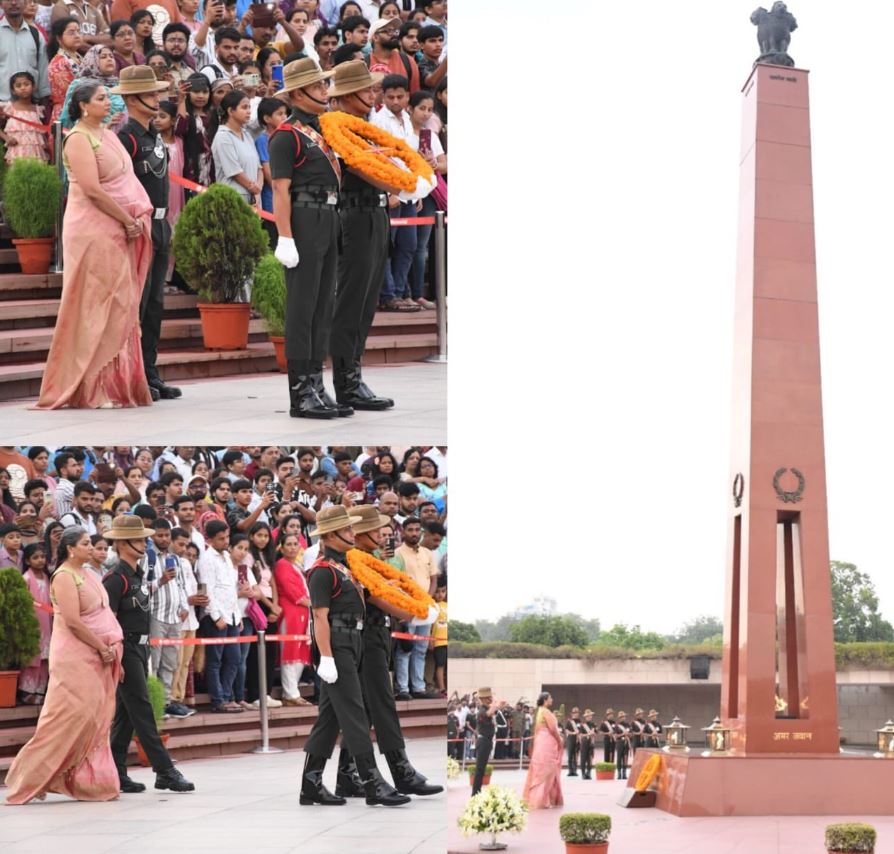 In a solemn NOK ceremony Mrs Ramita Anil Pillai W/o Capt AKS Pillai, paid homage at NWM on 30 May 26