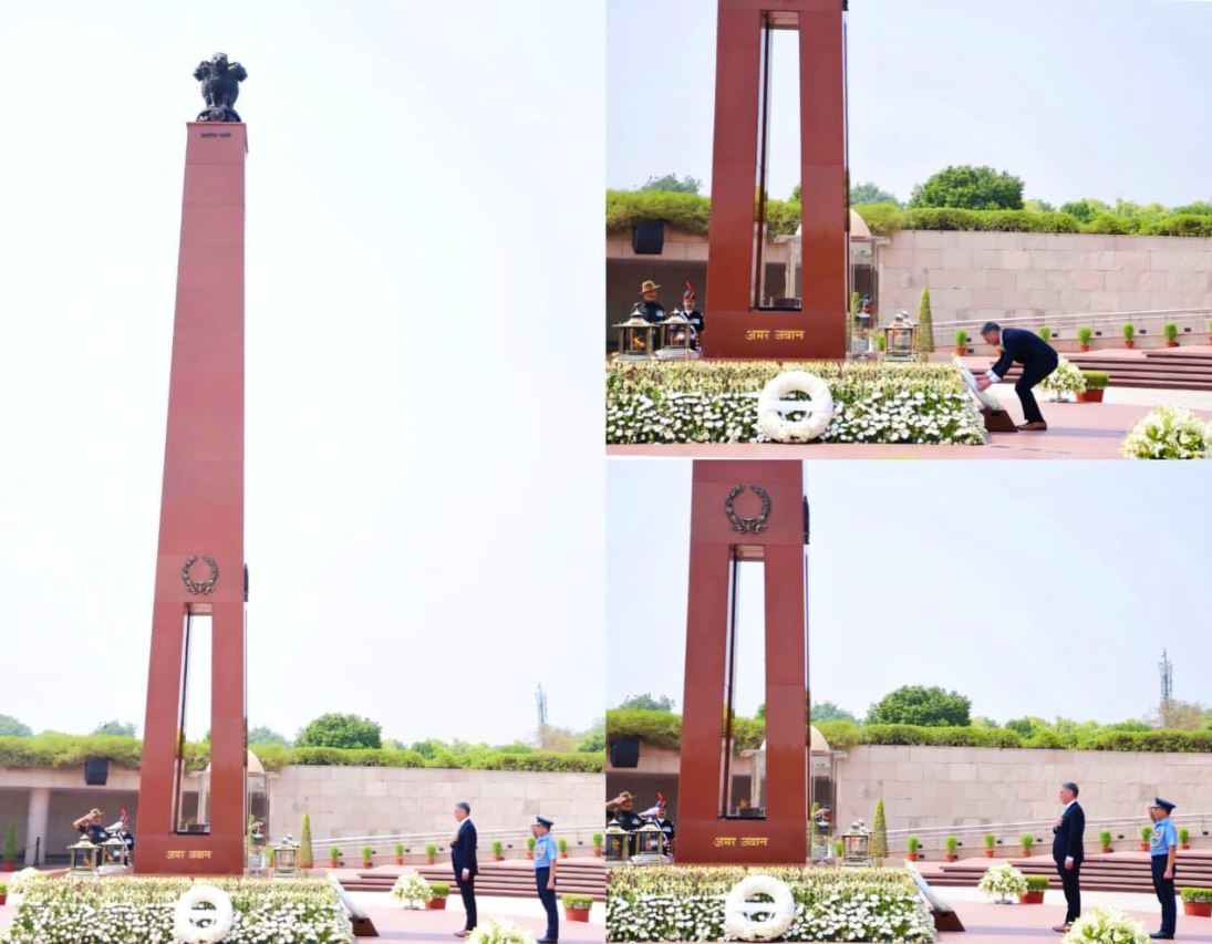 Hon Richard Marles MP, Deputy PM of Australia & Minister for Defence paid homage at NWM on 01 Jun 26