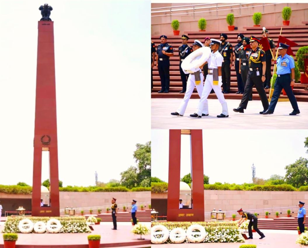 Lt Gen Vivek Dogra, SM, SO-in-C & Col Comdt, Corps of Signals paid homage at NWM on 01 Jun 26