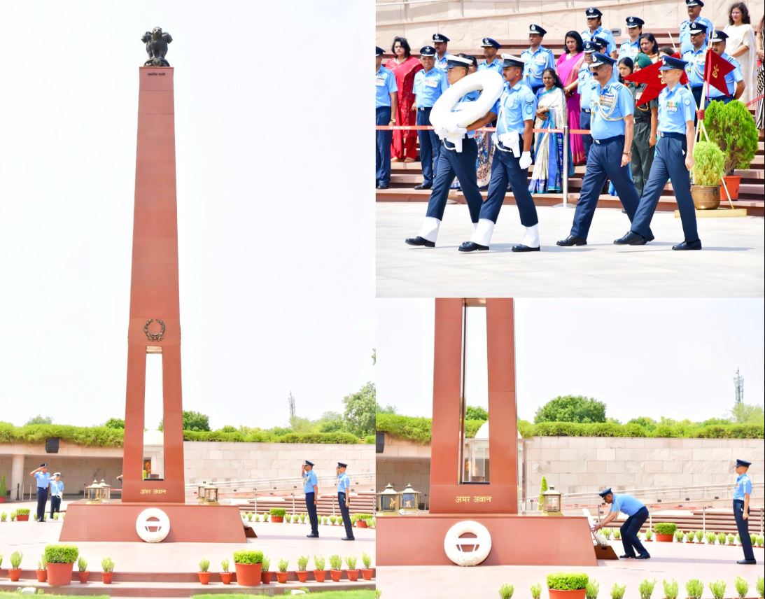 Air Vice Mshl Lalit Kumar Chawla, VM, VSM, AOC, Adv HQ WAC, paid homage at NWM on 18 Jun 26