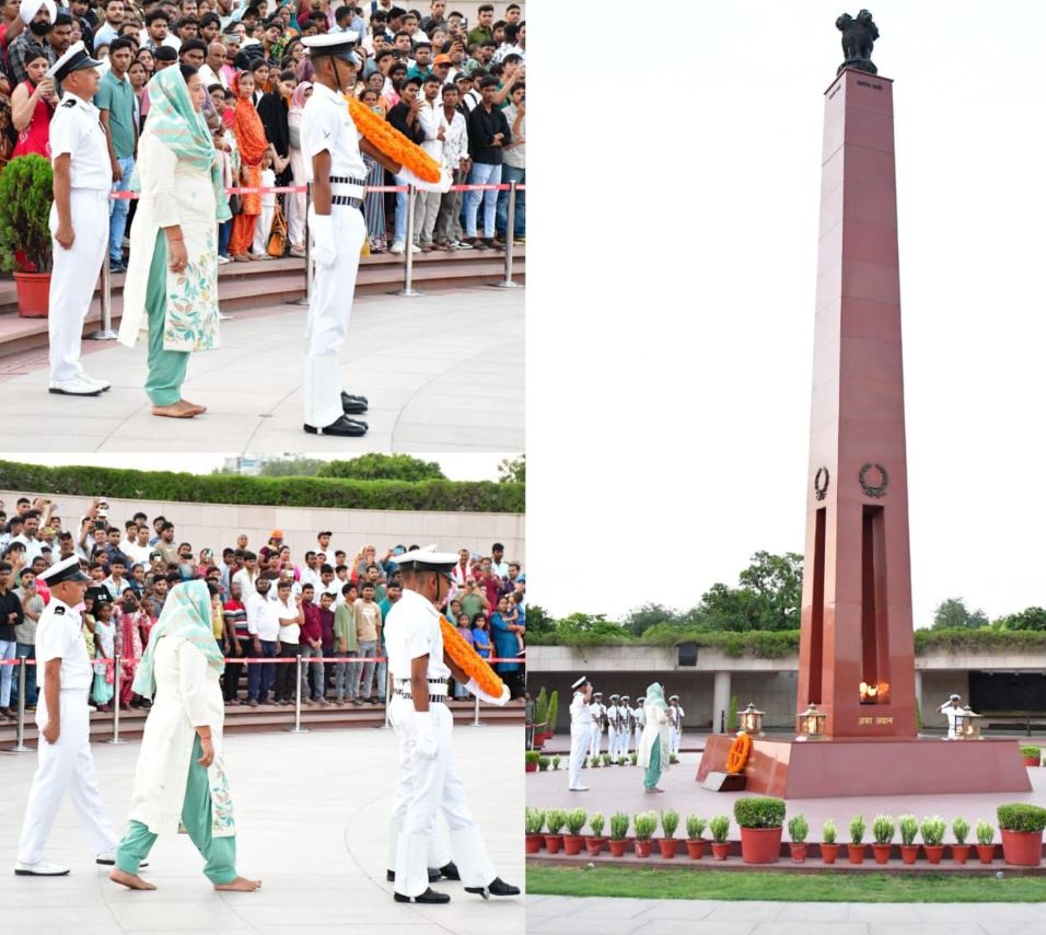 In a solemn NOK ceremony Mrs Sureshta Kumari w/o Nk Subhash Chand paid homage at NWM on 22 Jun 26