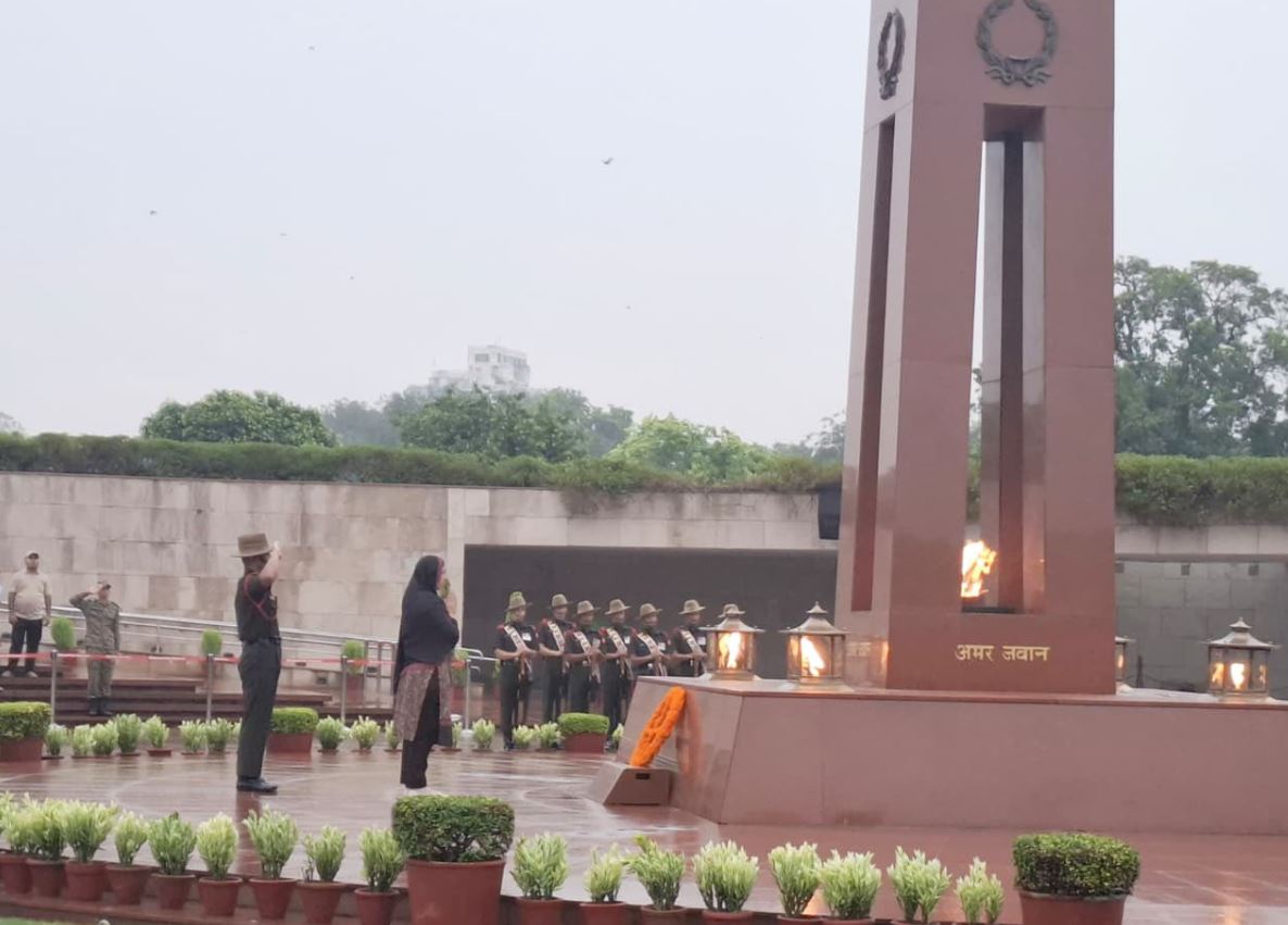 In solemn NOK ceremony Mrs Ranjeet Kaur w/o Nk Gurcharan Singh, SM, paid homage at NWM on 07 Jul 26