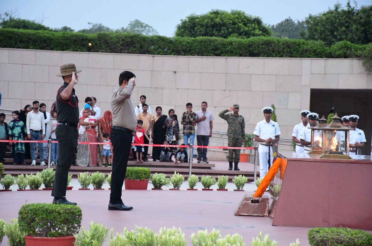 In NOK ceremony Mr Praveen Naresh, b/o 2nd Lt Radha Mohan Naresh, paid homage at NWM on 13 Jul 26