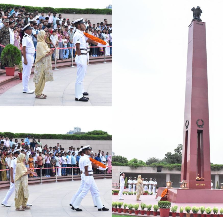In a solemn NOK ceremony Smt Harvir Kaur, w/o Hav Daljit Singh, paid homage at NWM on 14 Jul 26