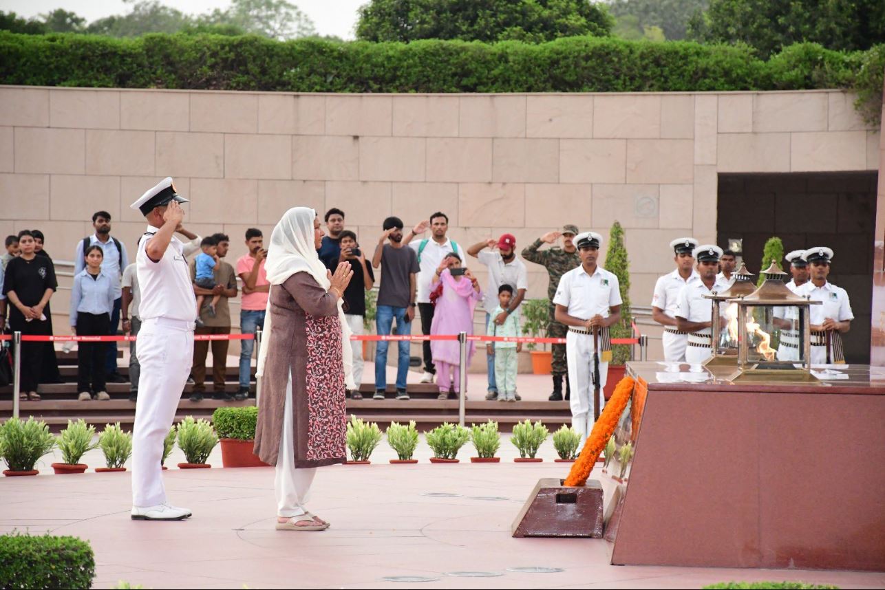 In a solemn NOK ceremony Mrs Rajkumari w/o Hav Tara Chand, SC, paid homage at NWM on 16 Jul 26