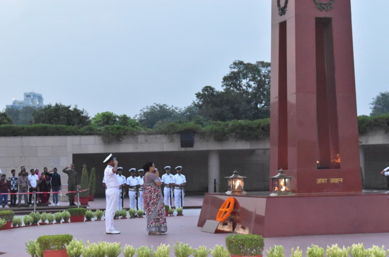 In a solemn NOK ceremony Mrs Sunita Devi w/o L/Hav Arjun Singh, paid homage at NWM on 17 Jul 26